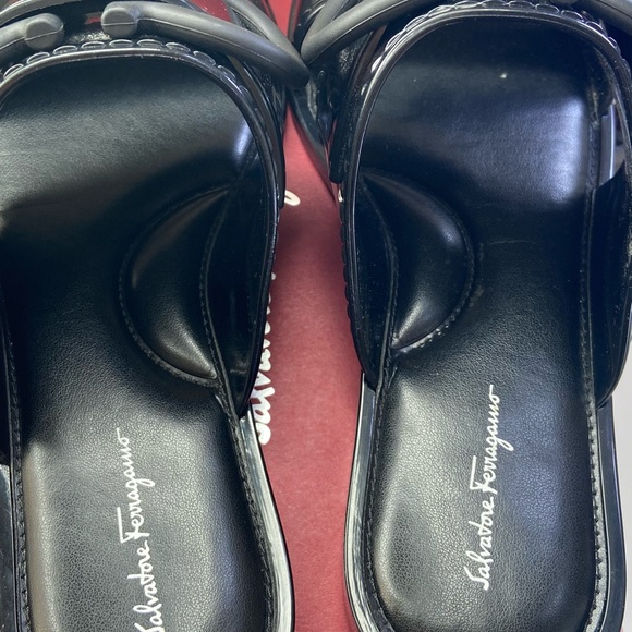 Salvatore Ferragamo 🩴 - Picture 3 of 7